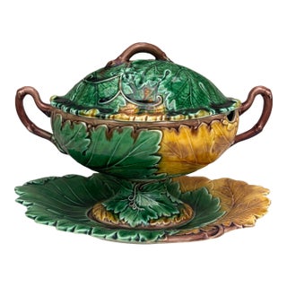 19th Century Majolica Wedgwood Leaves Tureen For Sale