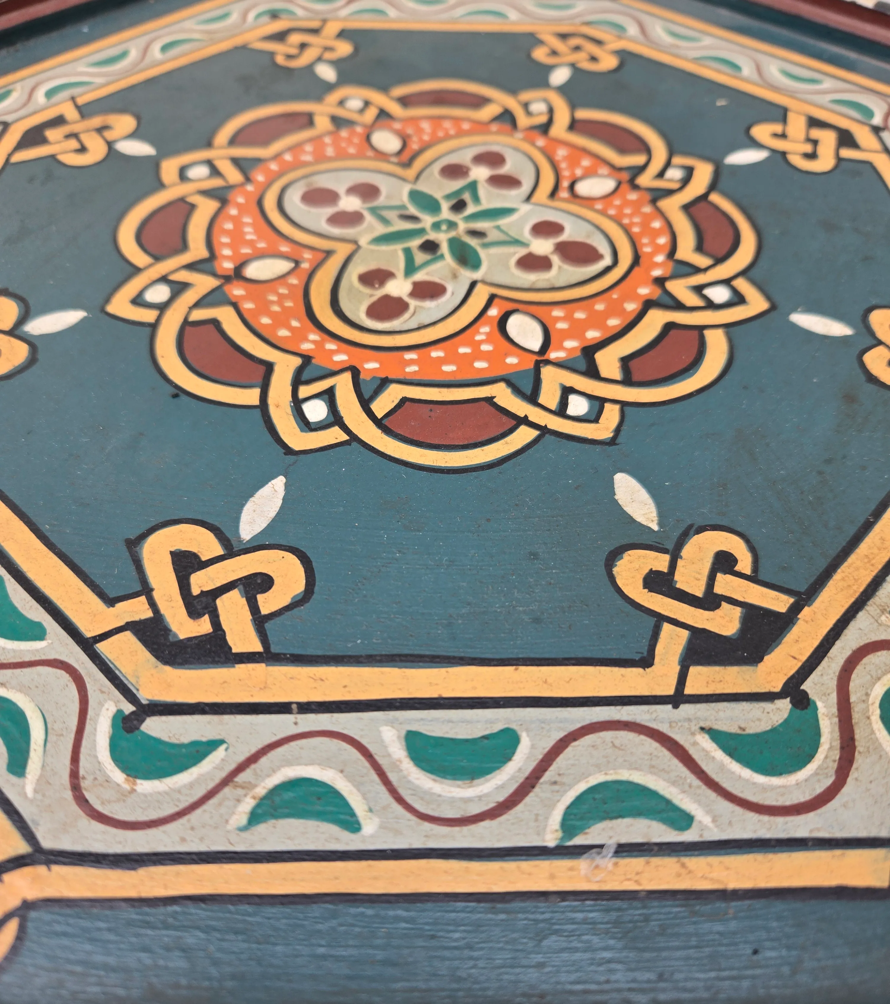 moroccan-hexagonal-hand-