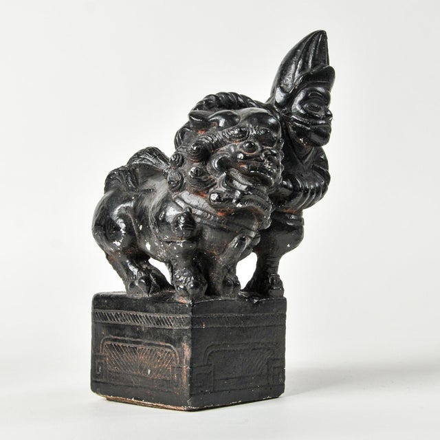 Mid 20th Century Rare Pair of Asian Art Foo Dog Guardian Lion Bookends With Figures For Sale - Image 14 of 16