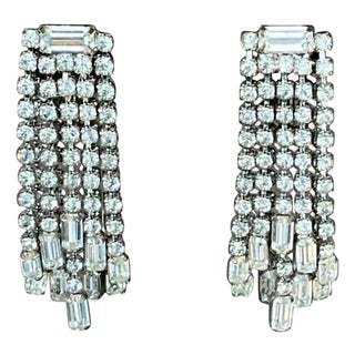 Vintage Weiss Rhinestone Clip on Earrings For Sale