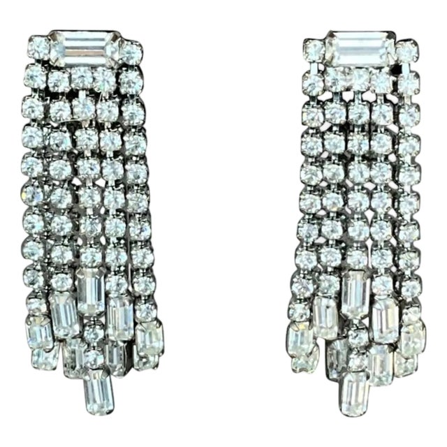 Vintage Weiss Rhinestone Clip on Earrings For Sale