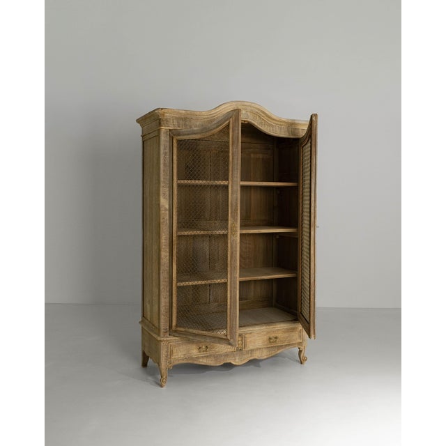 1900s French Louis XV Style Oak Vitrine With Mesh Screens For Sale - Image 11 of 18