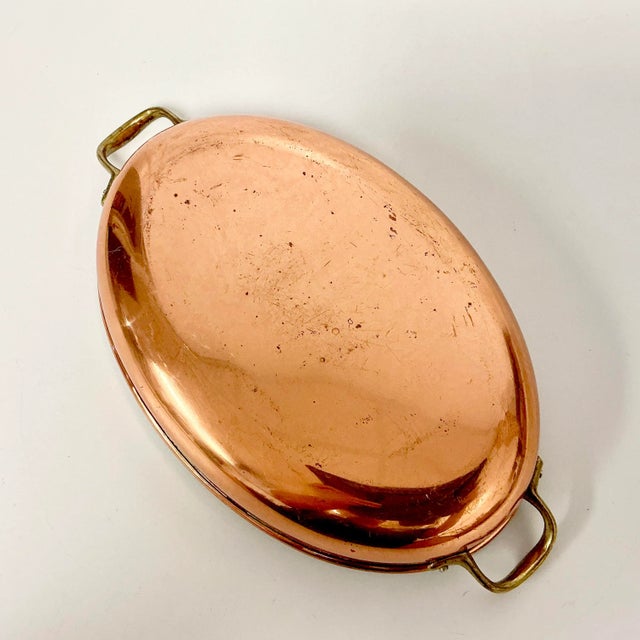 Mid-Century French Style Oval Au Gratin Copper Sauté Pan With Brass Handles, Stainless Steel. For Sale - Image 9 of 9
