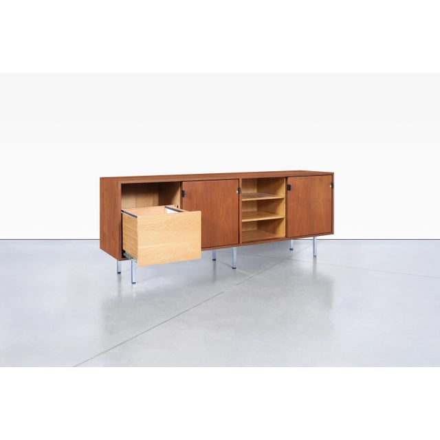 Knoll Mid-Century Modern Walnut and Chrome Credenza by Florence Knoll, 1960s For Sale - Image 4 of 12