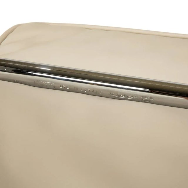 LC 2 2-Seater Eggshell White Sofa in Cream Leather by Le Corbusier for Cassina For Sale - Image 9 of 13