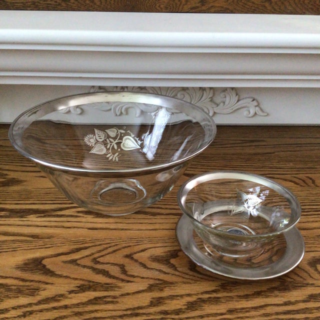 Here is a great chi and dip set of Georges Briard with original George’s Briard sticker on the dip bowl. The dip bowl has...