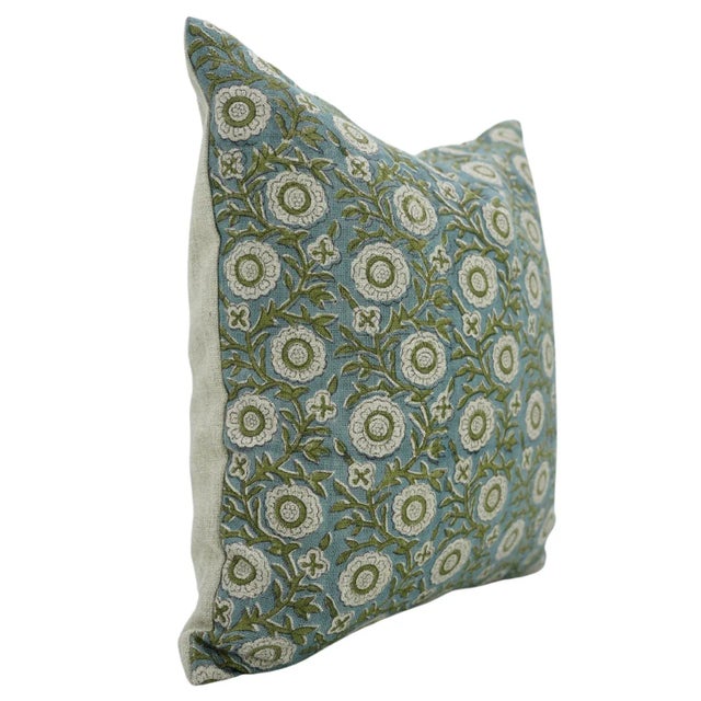 Enhance your home décor with the Fabdivine Block Print Cushion Cover – Kashi. Handcrafted from thick linen, this elegant...