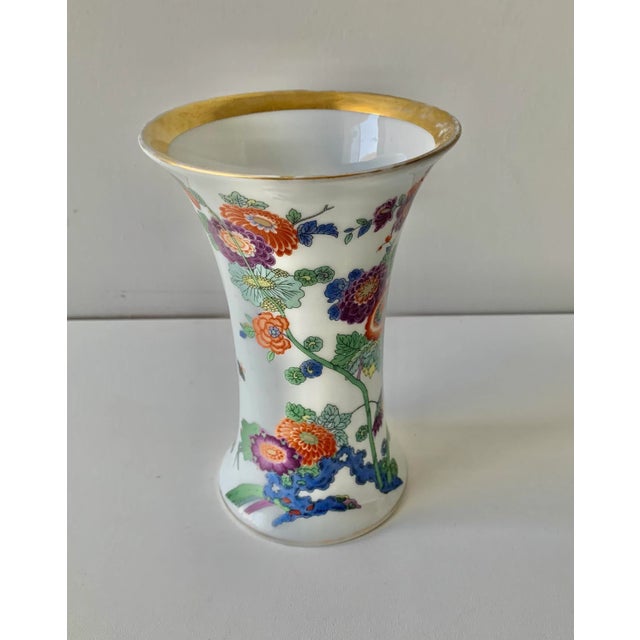 Chinoiserie Small Vintage Chinoiserie Multicolor Crane Decor Porcelain Vase From Europe For Sale - Image 3 of 6