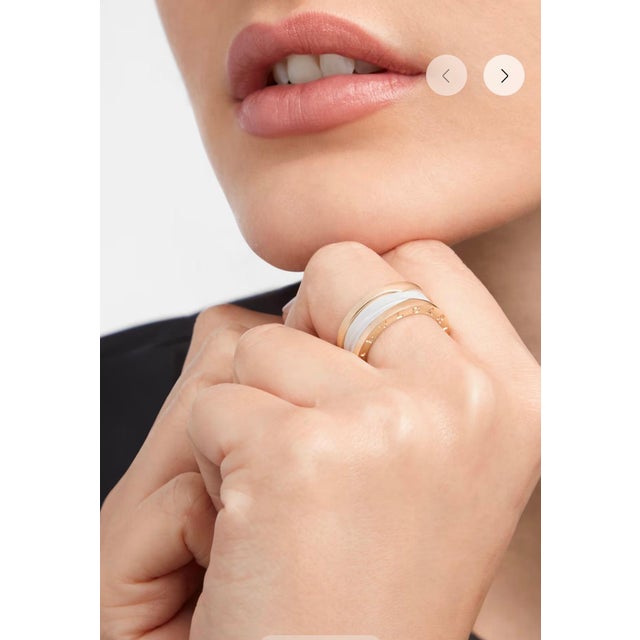 Drawing its inspiration from the most renowned amphitheater of the world, the Colosseum, the B.zero1 ring is a true...