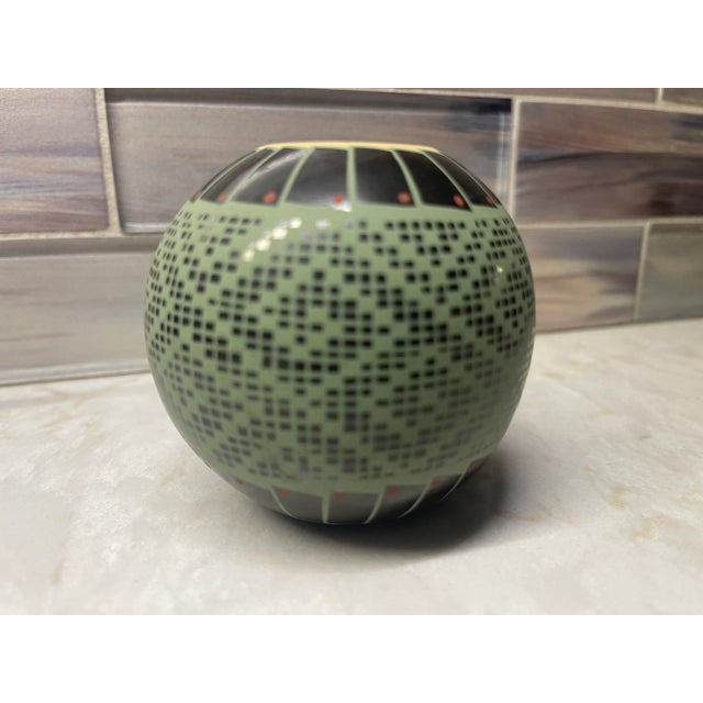 Workaday Handmade 1990s Mata Ortiz Mexican Native Small Pot For Sale - Image 4 of 7