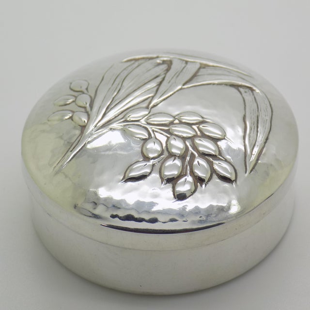 1970s Vintage Italian Handmade Genuine Silver Hammered Large Pill Snuff Trinket Box, Brandimarte Brand For Sale - Image 5 of 13