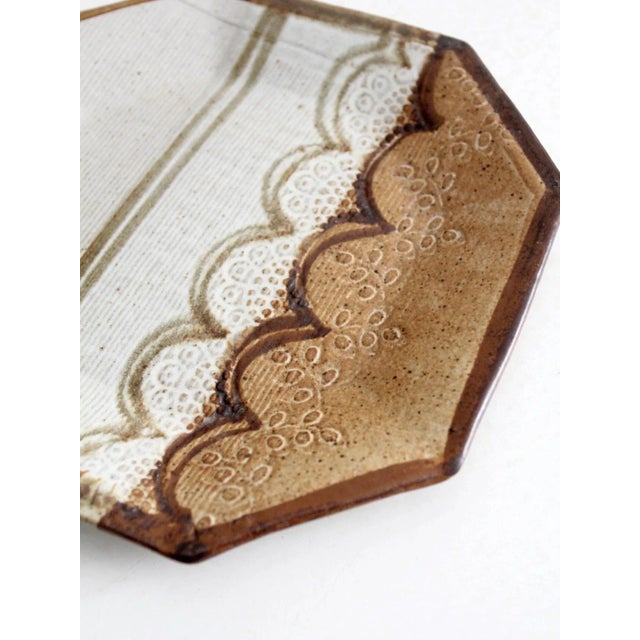 Late 20th Century Vintage Studio Pottery Plate by Laurie Sargent, 1982 For Sale - Image 5 of 7