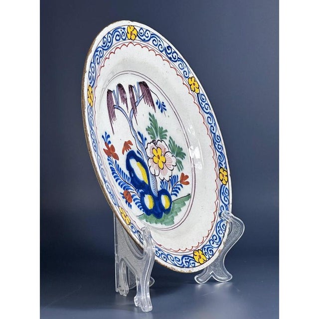 Dutch Polychrome Hand-Painted Delft Charger, 1750-1790 For Sale - Image 3 of 9