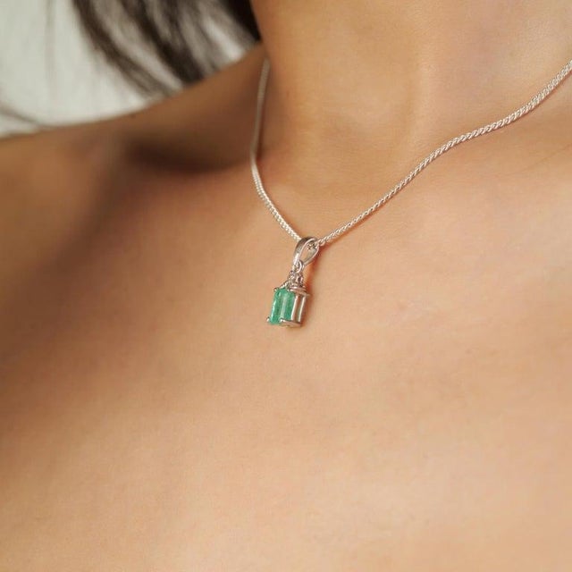 Dainty Emerald and Diamond Pendant in Solid 925 Silver For Sale - Image 6 of 11