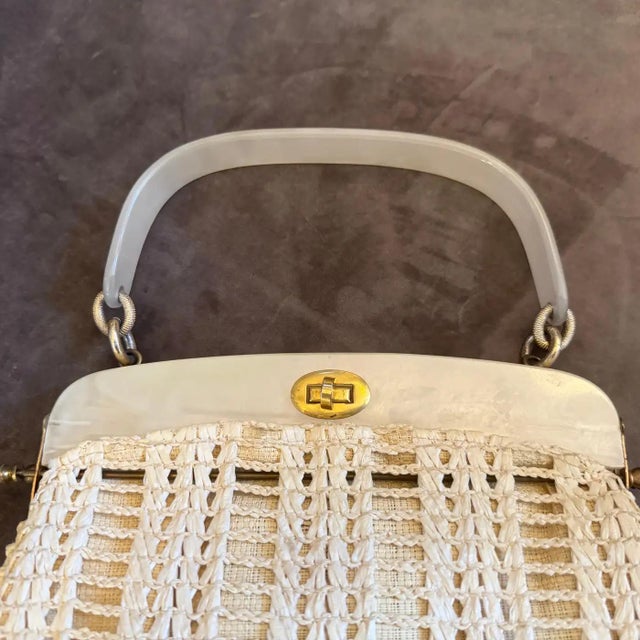 1950s High Quality Bakelite and Woven White Cotton Italian Hand-Bag For Sale - Image 10 of 17
