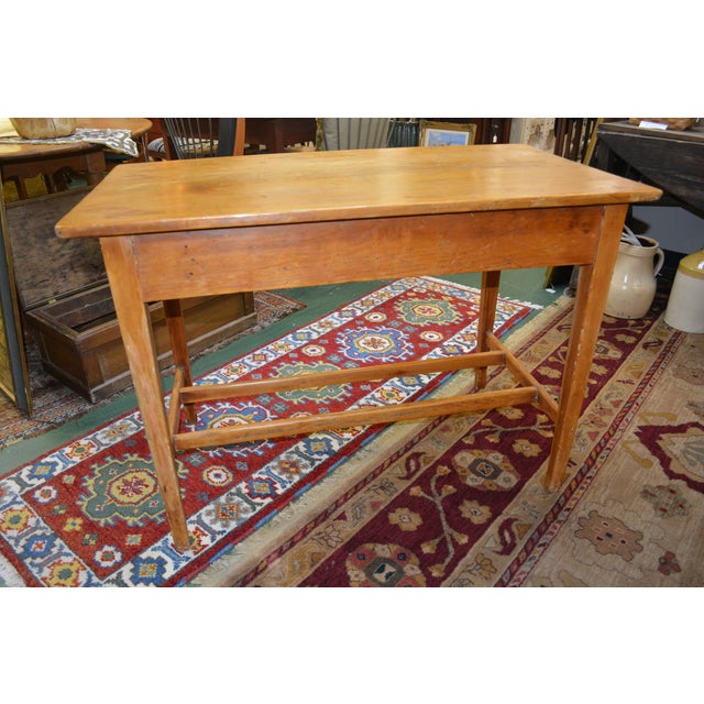 This is a nice looking antique pine work/side table. Great full length drawer with divisions, wooden knobs, & dovetails....