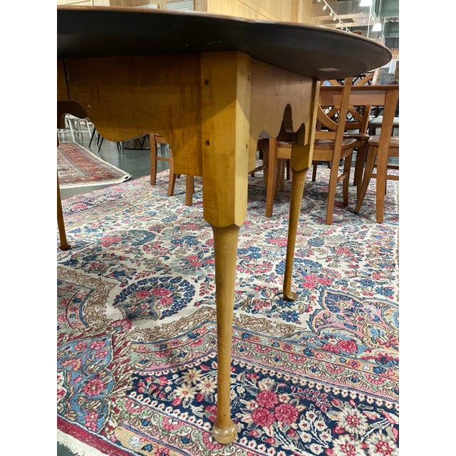 j.l. Treharn Handcrafted Tiger Maple Extension Dining Table For Sale In New York - Image 6 of 7