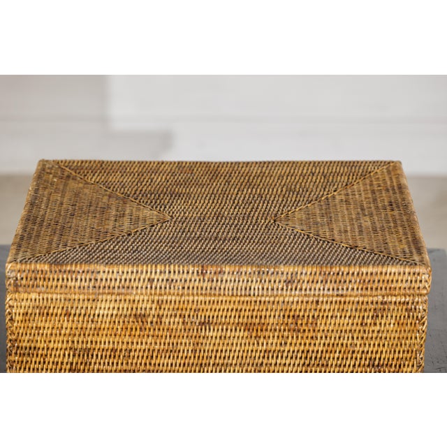 Vintage Handwoven Rattan Storage Basket with Fitted Lid in Coastal Country Style For Sale In New York - Image 6 of 18
