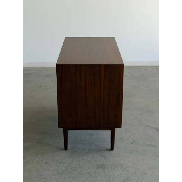 1960s Drexel Compact Credenza in Walnut For Sale - Image 4 of 9