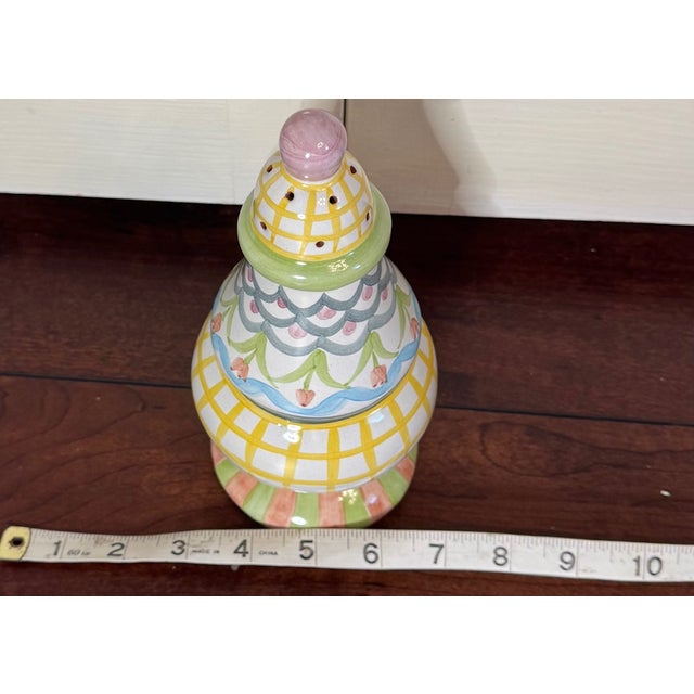 This MacKenzie-Childs Aurora 1997 hand-painted ceramic sugar shaker is a charming example of the brand’s iconic whimsical...