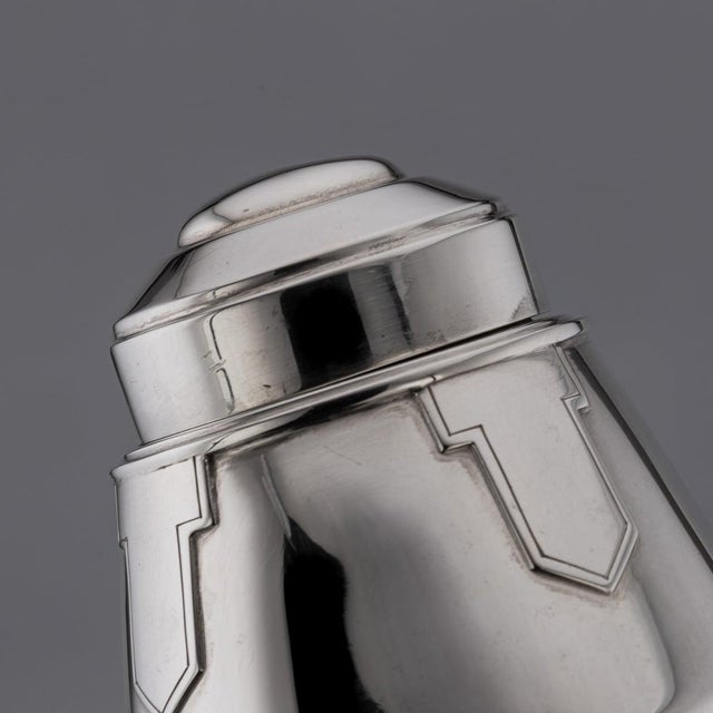 Art Deco English Silver Cocktail Shaker from Walker & Hall, 1939 For Sale - Image 4 of 16