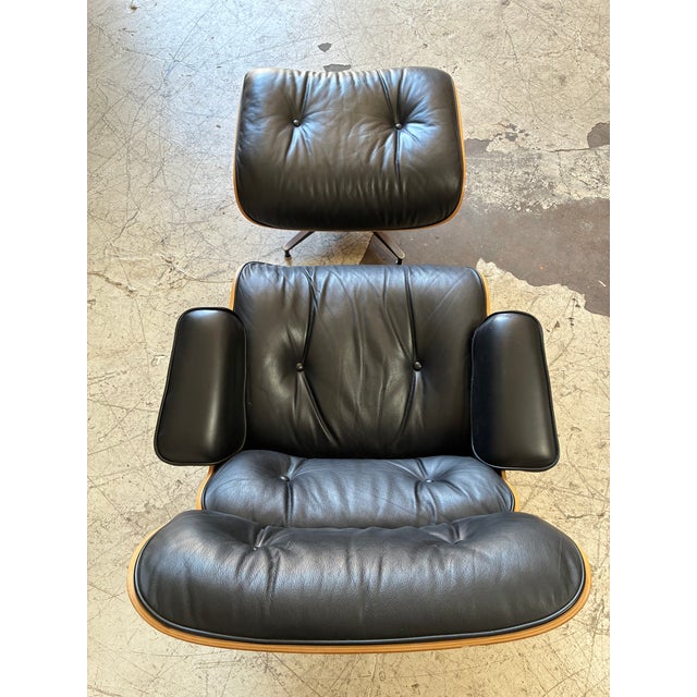 Herman Miller Eames Lounge Chair and Ottoman in Black Leather For Sale In Phoenix - Image 6 of 7