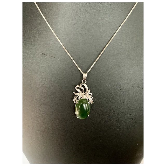 1950s 18k White Gold Jade Pendant For Sale - Image 9 of 10