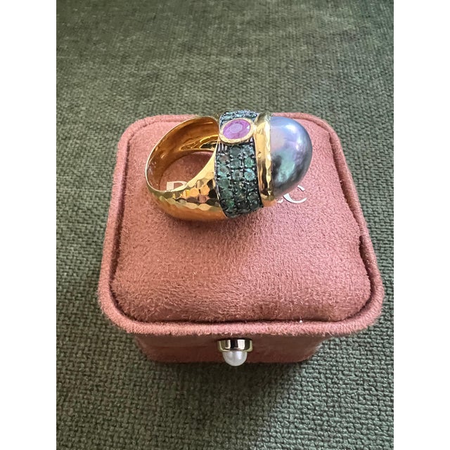 Bochic “Orient” Tahiti Pearl, Emerald & Ruby Cocktail Ring Set 18K Gold & Silver Natural Cabochon Ruby - 1.00 Carat...