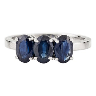 Modern 2 Carat Oval Cut Deep Blue Sapphire Three Stone Ring in 14k White Gold Size 5 For Sale