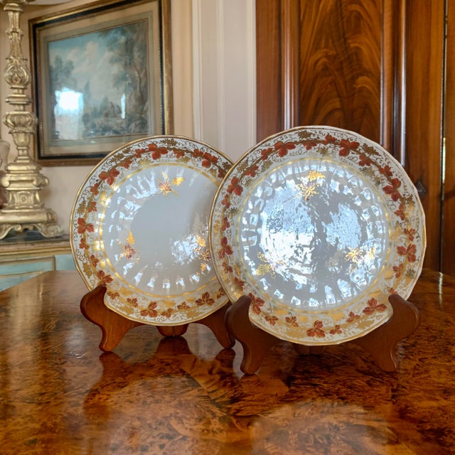 English English Derby Grape Vine Pattern Porcelain Plates, Ca. 1810 - A Pair For Sale - Image 3 of 16