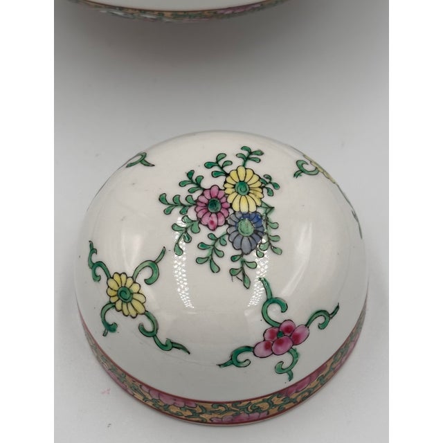 White Chinese Export Famille Rose Oriental Gilt Porcelain Lidded Ginger Jar Tea Caddie For Sale - Image 8 of 11