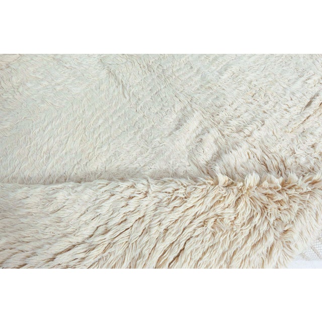 Mid 20th Century Doris Leslie Blau Vintage Moroccan Wool Rug – Soft Ivory with Subtle Texture For Sale - Image 5 of 8