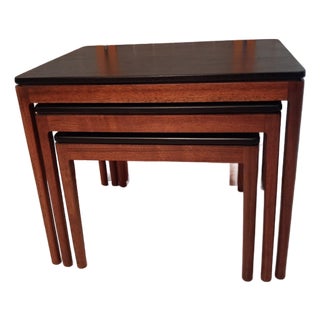 1960s Set of 3 Nesting Tables - Mid-Century Modern Nesting Tables in a Set of Three. This Set Has Warm-Toned Wood Frames With Black Finished Tops For Sale
