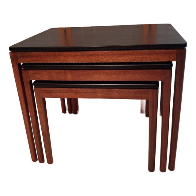 1960s Set of 3 Nesting Tables - Mid-Century Modern Nesting Tables in a Set of Three. This Set Has Warm-Toned Wood Frames With Black Finished Tops For Sale