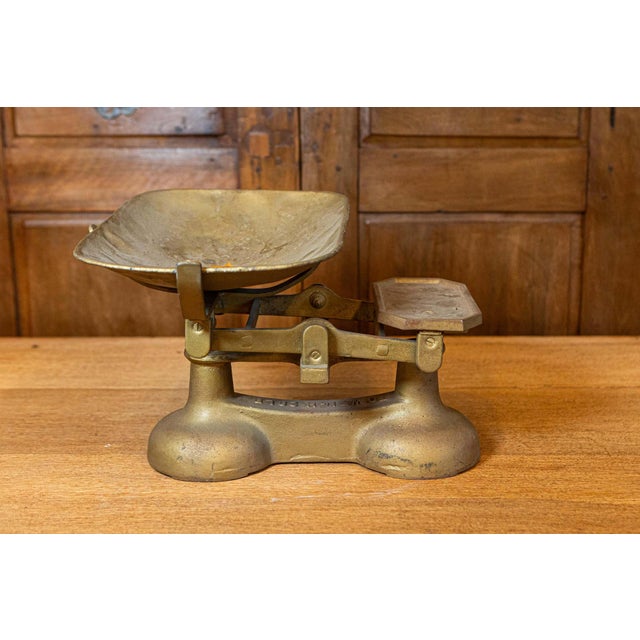 English English Brass Scale with Deep Weighing Pan from the 20th Century For Sale - Image 3 of 9