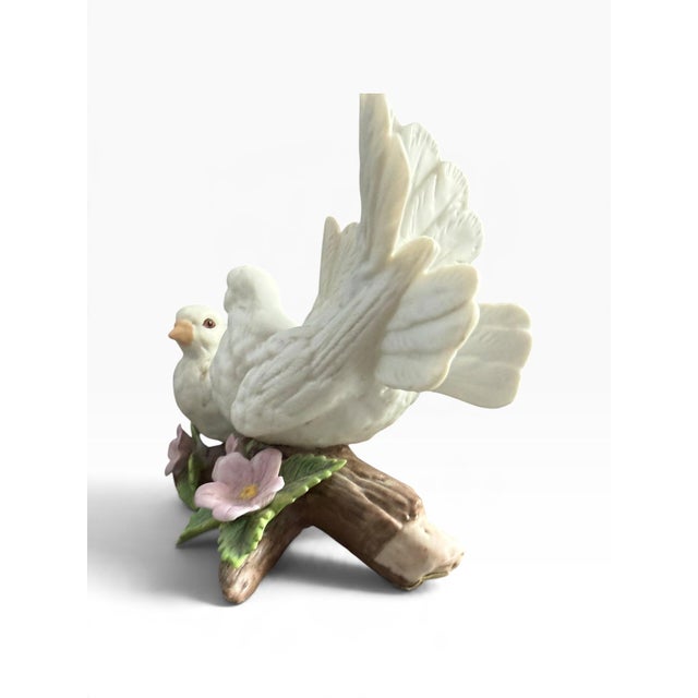 Late 20th Century Homco Courtship Doves #1453 | Vintage Ceramic Love Birds With Flowers For Sale - Image 5 of 7