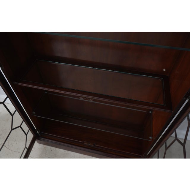 Henredon 1990s Henredon Chippendale Style 2 Door Mahogany Curio Cabinet For Sale - Image 4 of 15