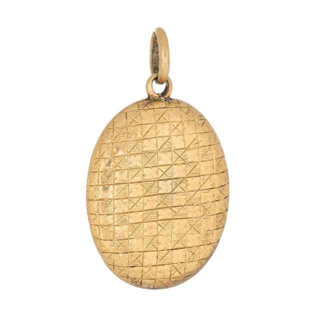 Victorian Antique Victorian Hair Pendant 18 Karat Gold Chased Pattern Vintage Fine Oval For Sale - Image 3 of 4