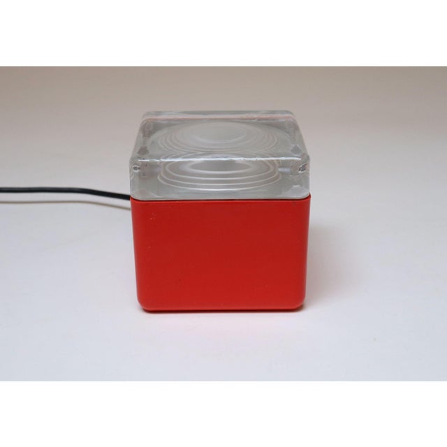 Mid-Century Modern Vintage Italian Red Plastic and Glass Cube Lamp Attributed to Lamperti Robbiate For Sale - Image 3 of 12
