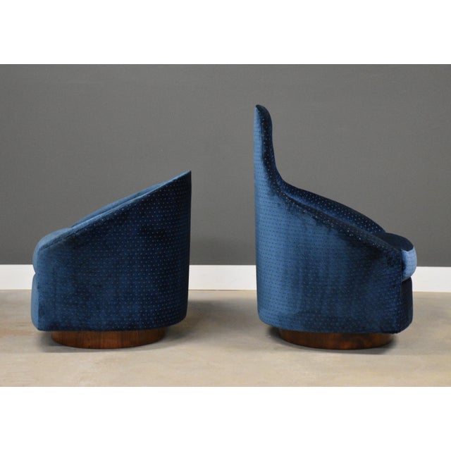 Mid-Century Modern 1960s Walnut Tilt Swivel Lounge Chairs by Adrian Pearsall - A Pair For Sale - Image 3 of 10