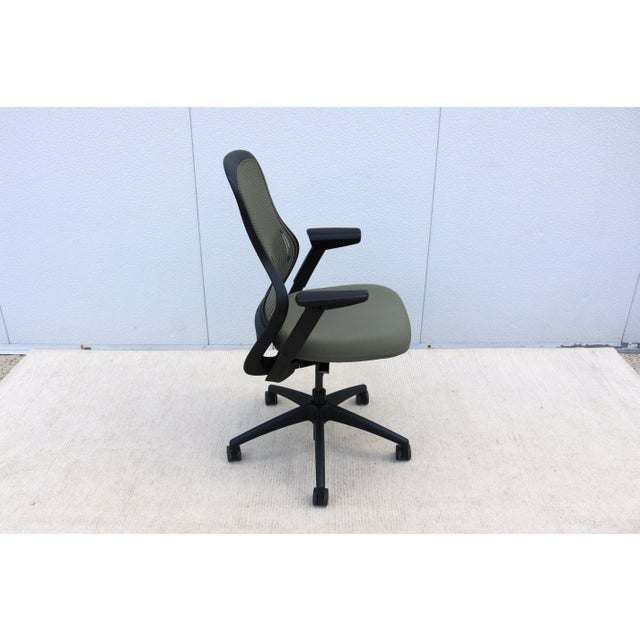 Knoll ReGeneration Ergonomic Office Desk Chair Fully Adjustable in Green Fabric For Sale - Image 11 of 18
