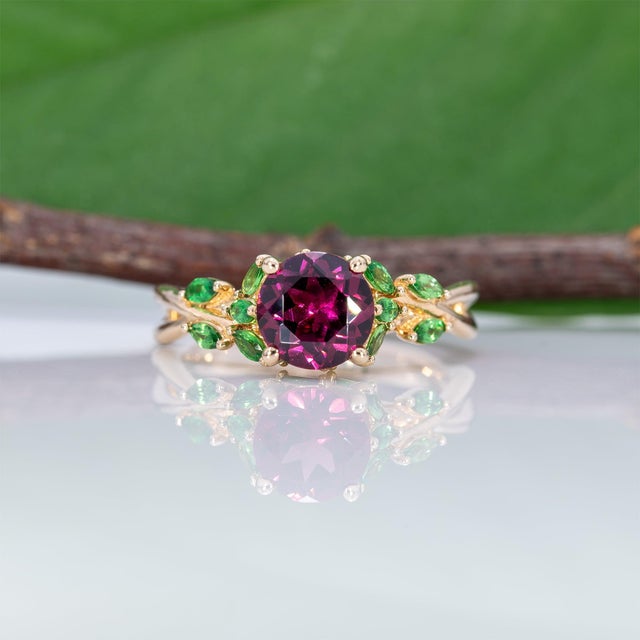 2020s 1.78Ct Purple Garnet Ring With Tsavorite Garnet Accents in Solid 14k Gold, Size 6.75 For Sale - Image 5 of 9