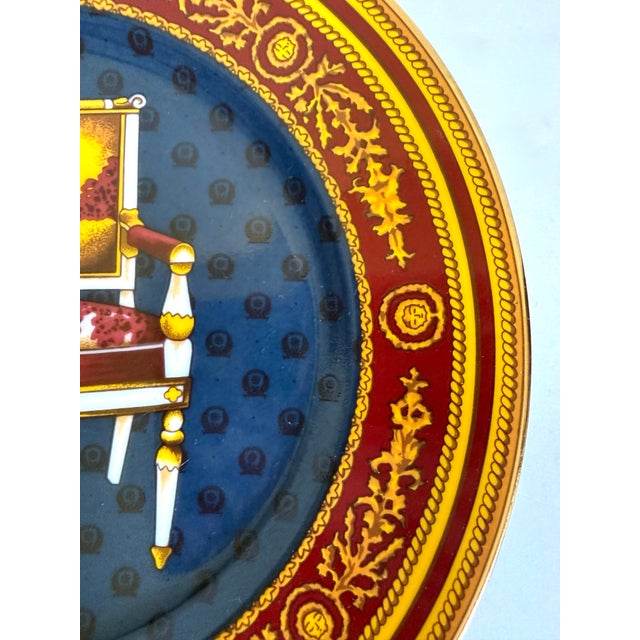 Navy Blue Vintage 1980s Gucci Porcellana Neoclassical Chair Decorative Plate For Sale - Image 8 of 13