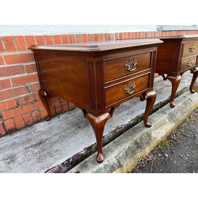 Brown Late 20th Century Pair of Vintage Thomasville Queen Anne Style Solid Cherry 2 Drawer Nightstands With Glass Top For Sale - Image 8 of 11