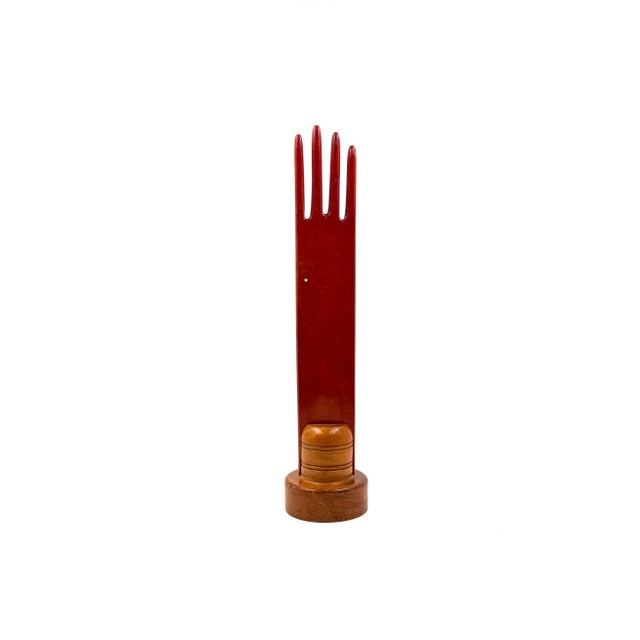 Red wood hand jewelry display France 1960s H 46 cm - 12 cm diam. Conditions: good consistent with age and use. Missing parts.