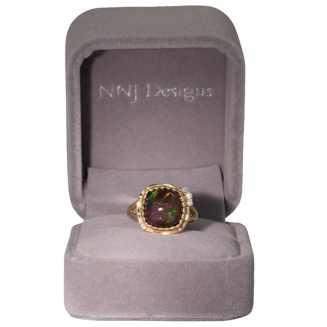 Modern 3.9Ct Black Opal Ring With Earth Mined Diamonds Accents: Solid 14k Gold, 11mm For Sale - Image 3 of 8