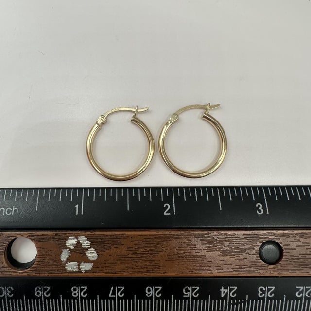 Tube Hoop Earrings 14kt Yellow Gold 19.9mm 2.1mm 1.5g Hollow New, Pair For Sale In New York - Image 6 of 6