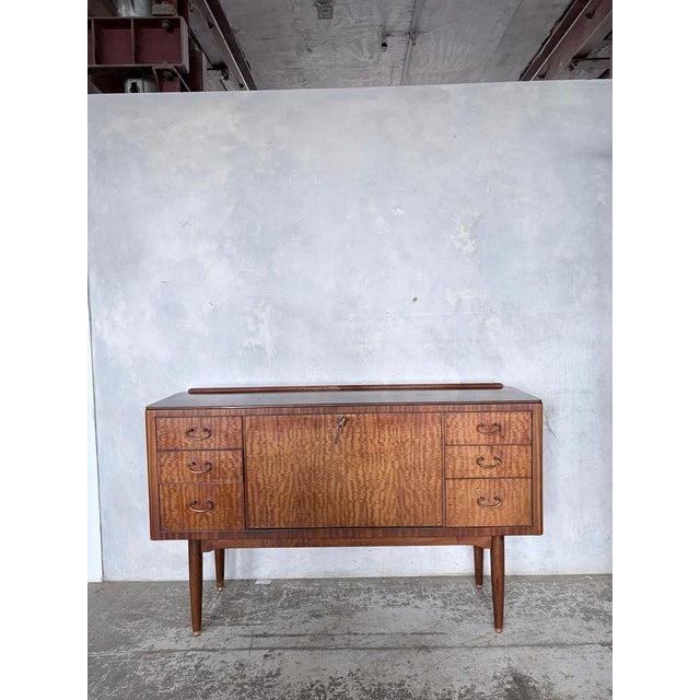Mid-Century Rosewood and Teak Sideboard from Greaves & Thomas For Sale - Image 5 of 12