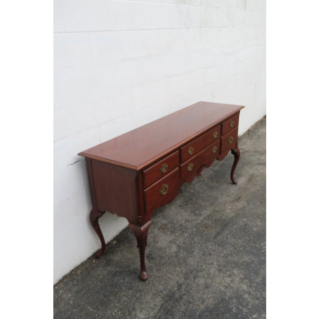 Hickory Furniture Late 20th Century Hickory Queen Anne Mahogany Long Sideboard Buffet Credenza Bathroom Vanity For Sale - Image 4 of 17