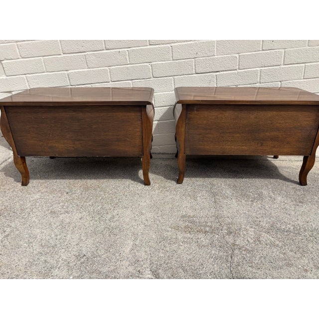 Pair of Vintage Heritage Grand Tour French Louis XV Style Bombe Chests / Nightstands For Sale - Image 9 of 12